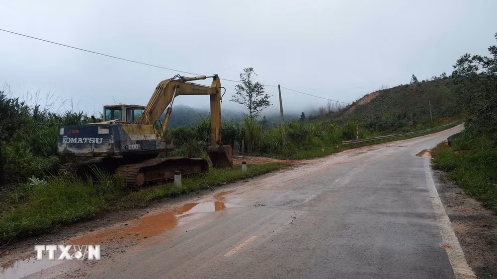 ttxvn-van-tiem-an-nguy-hiem-sau-khi-tam-thong-tuyen-duong-tranh-deo-van-roi2.jpg