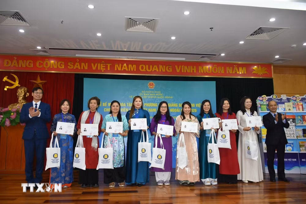 ttxvn-be-mac-khoa-tap-huan-phuong-phap-giang-day-tieng-viet-cho-giao-vien-kieu-bao-nam-2026-2.jpg