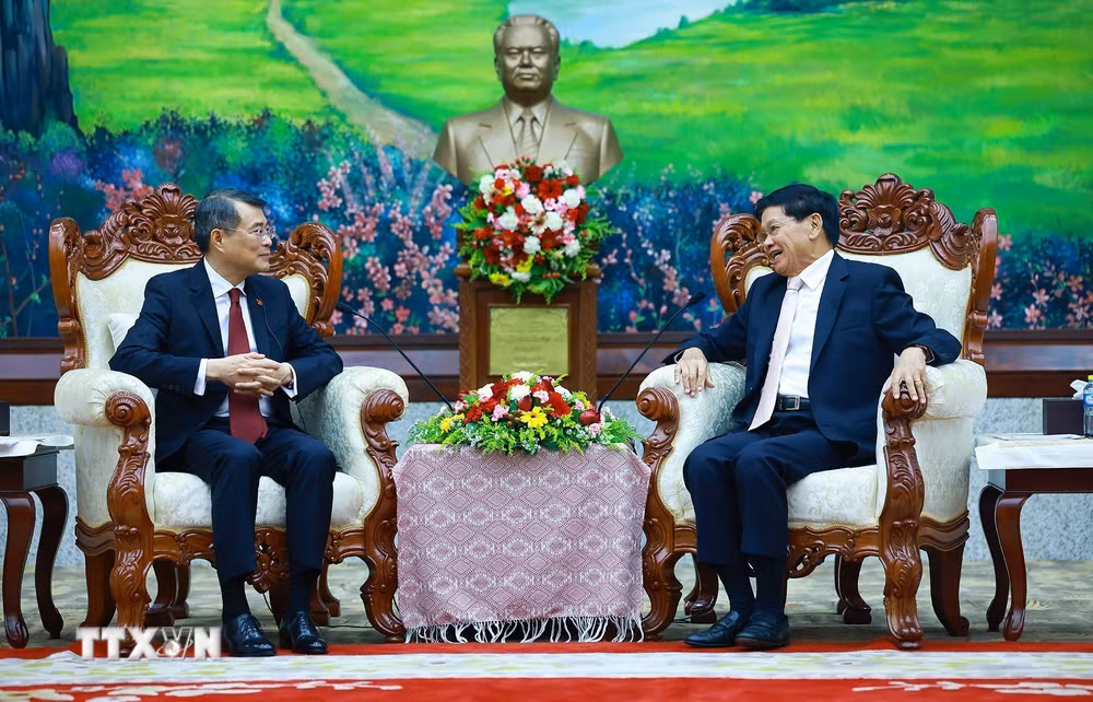 ttxvn-thu-tuong-le-minh-hung-hoi-kien-tong-bi-thu-chu-tich-nuoc-lao-thongloun-sisoulith2.jpg