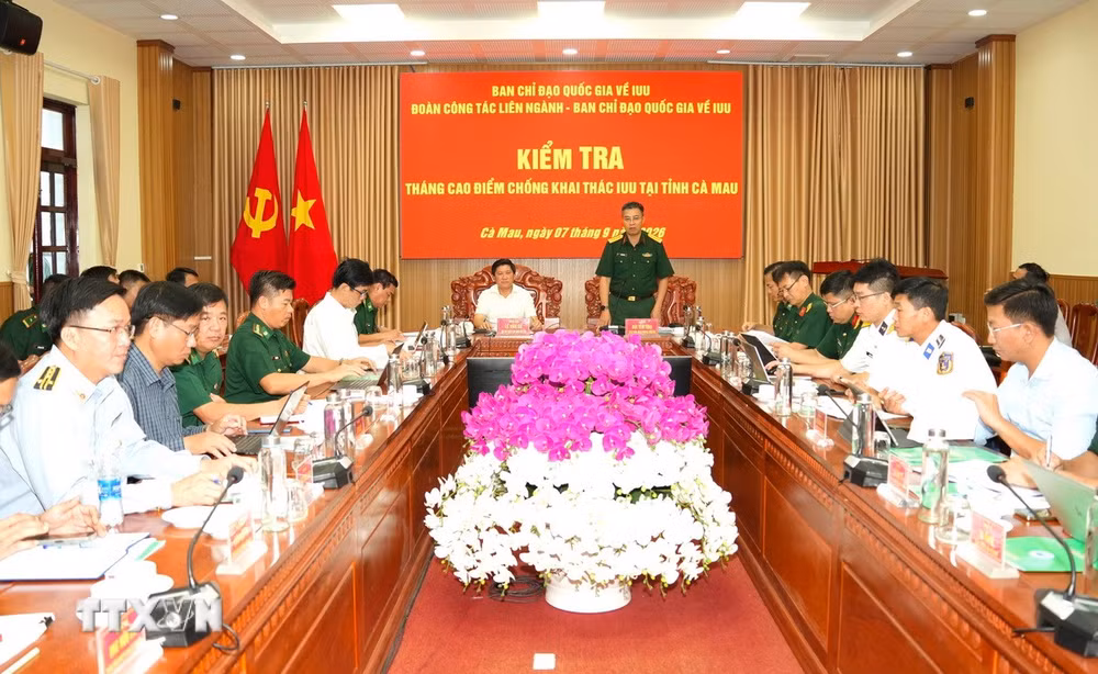 ttxvn-ca-mau-lam-viec-voi-doan-kiem-tra-lien-nganh-cuc-tac-chien-ve-chong-khai-thac-iuu2.jpg