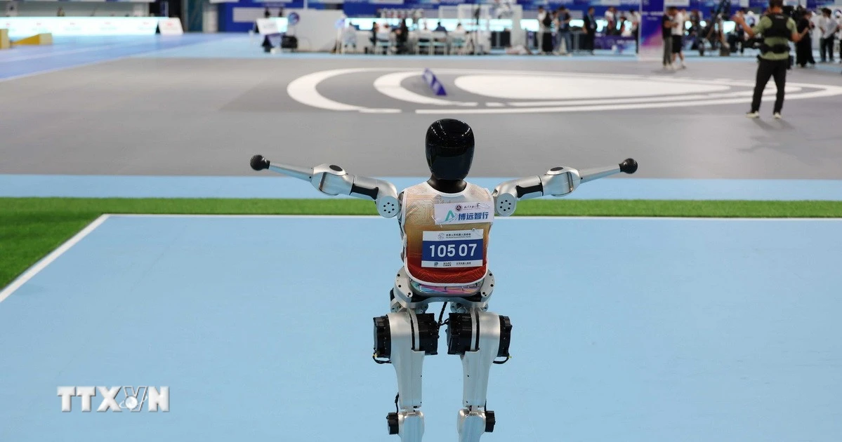 Robot hình người lập kỷ lục mới trong cự ly chạy 100m