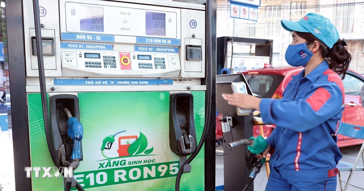Giá xăng dầu đồng loạt tăng, xăng E10 có giá mới 25.734 đồng mỗi lít
