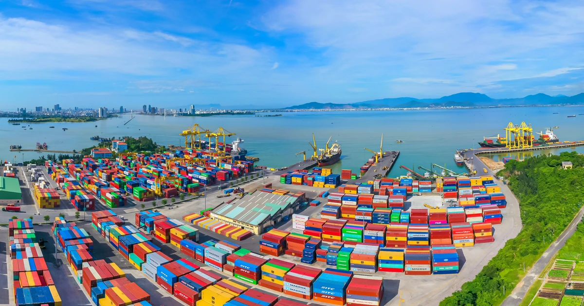 Kim ngạch xuất nhập khẩu trong 10 tháng tăng 32,3%, vượt mốc 1.000 tỷ USD
