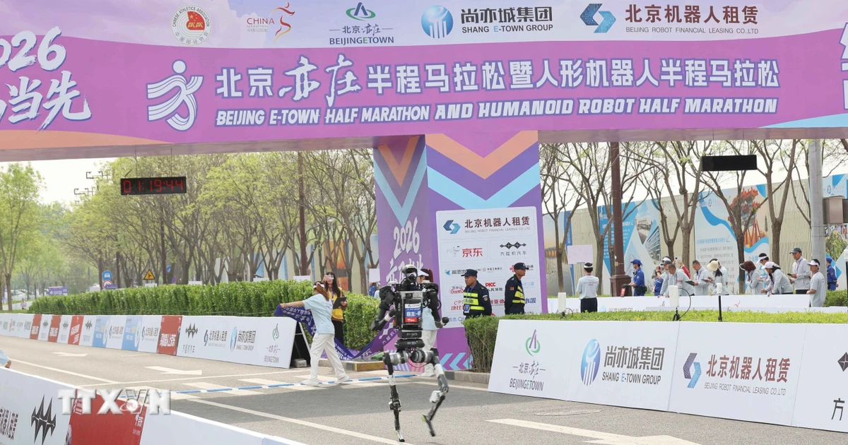 Robot hình người đua tốc độ, cử tạ tại cuộc thi thế giới ở Bắc Kinh