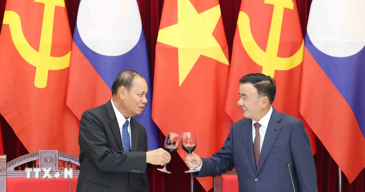 Thường trực Ban Bí thư Trần Cẩm Tú chủ trì Tiệc chiêu đãi Thường trực Ban Bí thư Lào