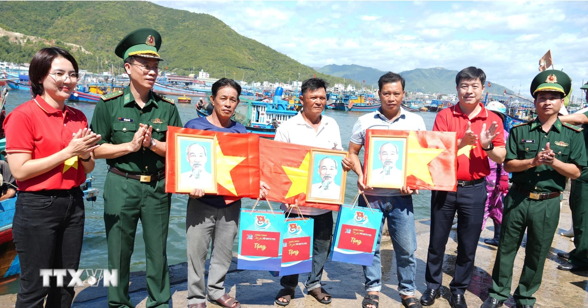 Khi lòng yêu nước được thể hiện bằng hành động của người trẻ