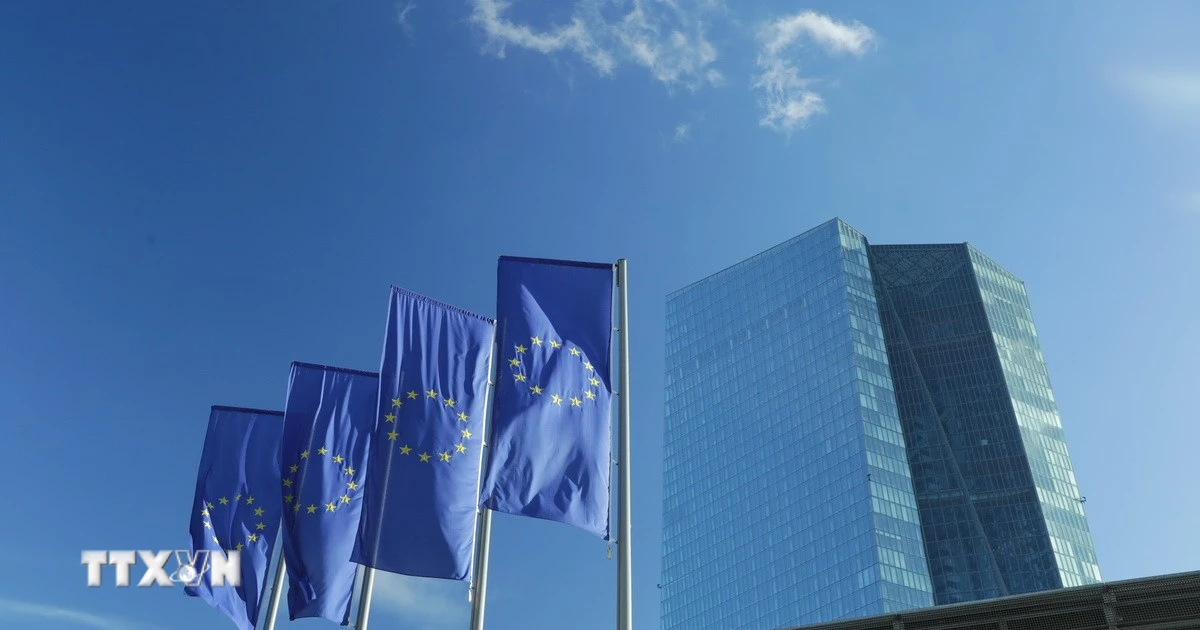 Tình hình nợ công tại Pháp "gây khó" cho quyết định lãi suất của ECB