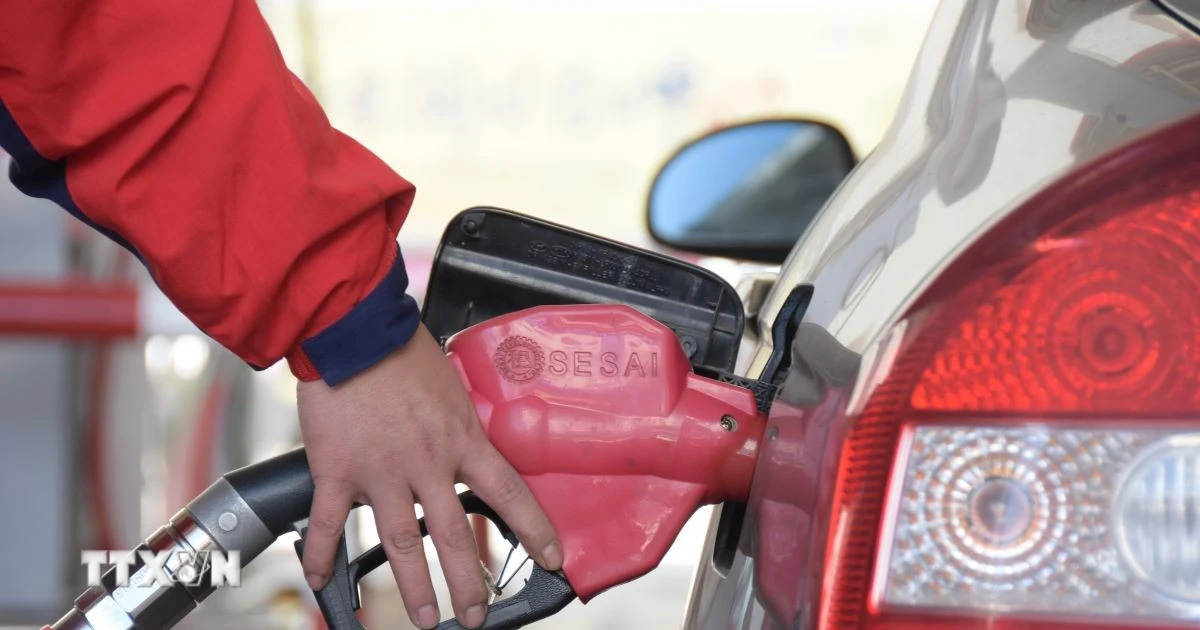 Giá dầu tăng mạnh do lo ngại gián đoạn nguồn cung tại Trung Đông
