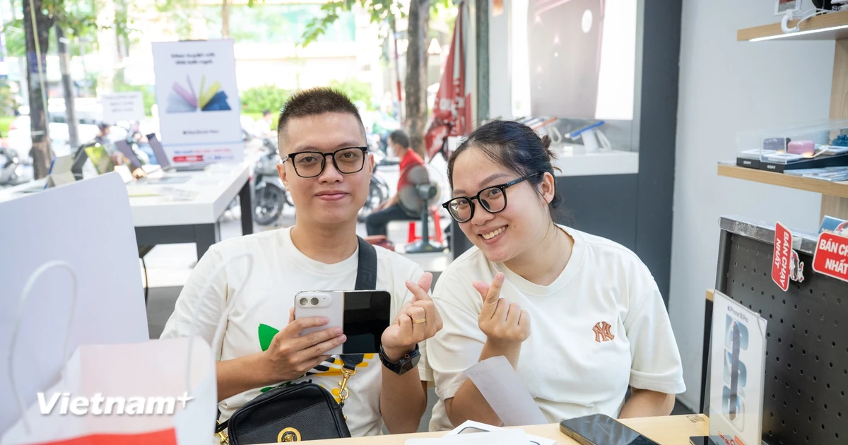 Người Việt bắt đầu nhận iPhone Duo, giá "chợ đen" chênh lệch tới 30 triệu