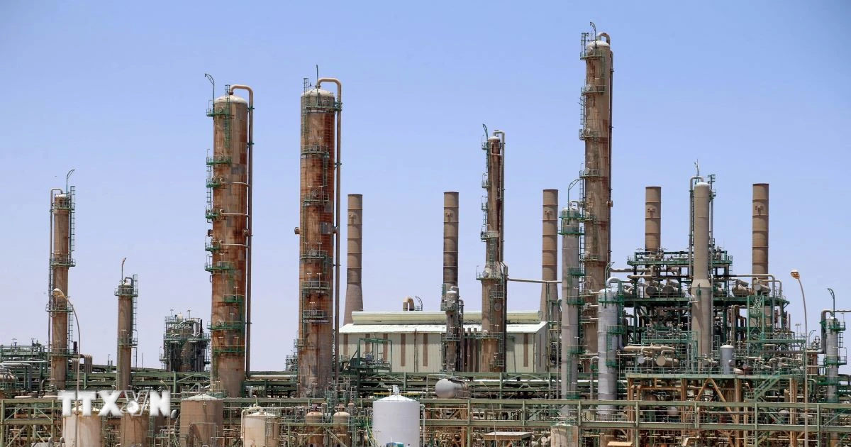 Giá dầu thô leo đỉnh ba tuần khi hy vọng đàm phán Mỹ-Iran mờ nhạt