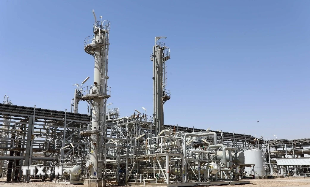 Giá dầu giảm phiên thứ hai liên tiếp nhưng vẫn duy trì trên ngưỡng 100 USD