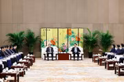Chủ tịch Quốc hội Trần Thanh Mẫn tiếp Bí thư Tỉnh ủy, Chủ nhiệm Ủy ban Thường vụ Nhân đại tỉnh Thiểm Tây (Trung Quốc) Triệu Nhất Đức. (Ảnh: Doãn Tấn/TTXVN)