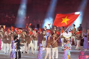 Các VĐV của Đoàn thể thao Việt Nam diễu hành trong lễ khai mạc Đại hội Thể thao châu Á lần thứ 20 (ASIAD 20) tại thành phố Nagoya, Nhật Bản ngày 19/9/2026. (Ảnh: THX/TTXVN phát)