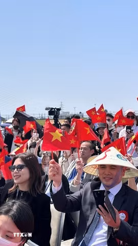 Cộng đồng người Việt Nam tại Nhật Bản hào hứng tham gia Festival “50 năm hòa chung một nhịp đập” chào mừng 50 năm thống nhất đất nước. (Ảnh minh họa: Nguyễn Tuyến/TTXVN)