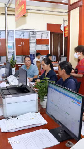 Trung tâm Phục vụ hành chính công phường Đông Kinh, Lạng Sơn. (Ảnh: Văn Đạt/TTXVN)