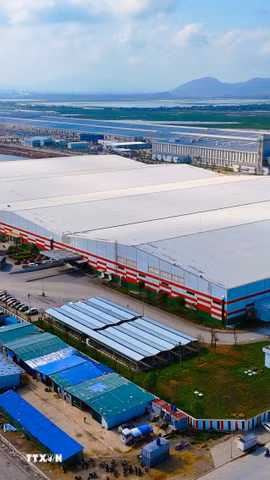 Khu kinh tế Vũng Áng hiện có nhiều nhà máy sản xuất công nghiệp quy mô lớn đã đi vào hoạt động. (Ảnh: Hữu Quyết/TTXVN)
