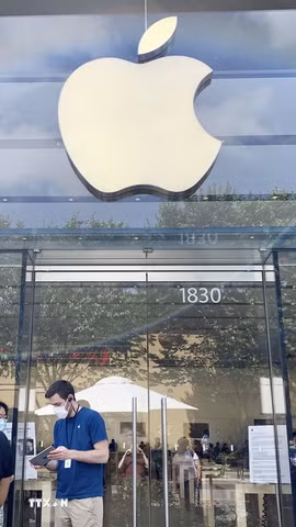 Một đại lý của Apple ở New York, Mỹ. (Ảnh: Kyodo/TTXVN)