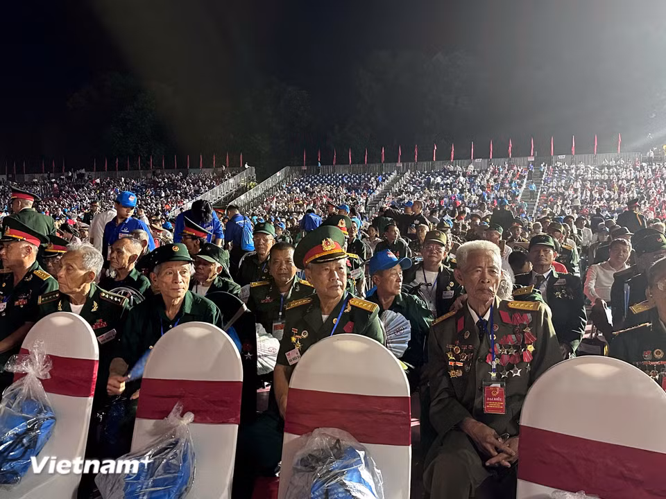 Các cựu chiến binh đã an vị tại chỗ ngồi. (Ảnh: Thùy Giang/Vietnam+)