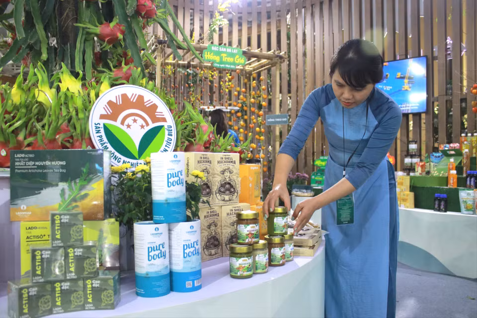 Hội chợ Mùa Thu lần thứ nhất-năm 2025 được coi là một phần quan trọng trong chính sách xúc tiến thương mại quốc gia, góp phần hiện thực hóa Chiến lược tăng trưởng xanh của Chính phủ Việt Nam đến năm 2030, tầm nhìn 2050. (Ảnh: Minh Anh/Vietnam+)