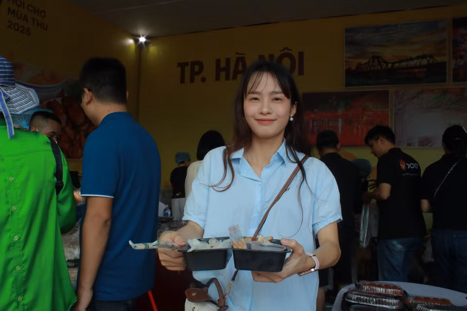 Từ 25/10 đến 4/11 tại Trung tâm Triển lãm Việt Nam diễn ra Hội chợ mùa Thu lần thứ nhất, trong khuôn khổ sự kiện có không gian ẩm thực 34 tỉnh thành, thuộc phân khu "Thu mỹ vị." (Ảnh: Minh Anh/Vietnam+)