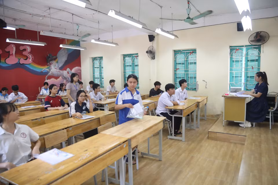 Chiều nay, các em làm bài thi Ngoại ngữ từ 14 giờ. (Ảnh: Hoài Nam/Vietnam+)