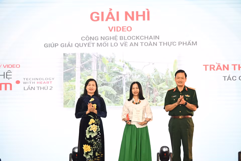 Hạng mục Video cũng góp hai tác phẩm ở giải Nhì. Trong hình là video về ứng dụng công nghệ Blockchain vào đảm bảo an toàn vệ sinh thực phẩm. (Ảnh: Nhật Minh/Vietnam+)