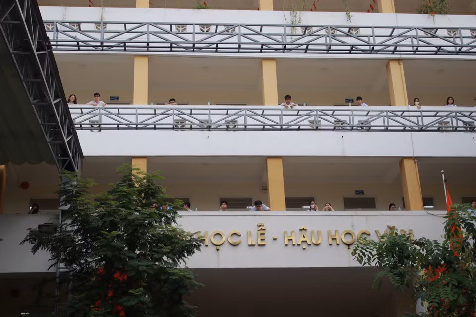Hà Nội đã bố trí 201 điểm thi chính thức, hơn 4.400 phòng thi, một số điểm thi dự phòng tại các quận, huyện, thị xã, sẵn sàng ứng phó trong các tình huống đột xuất như thời tiết xấu, mất điện hoặc các yếu tố khách quan khác. (Ảnh: Minh Anh/Vietnam+)