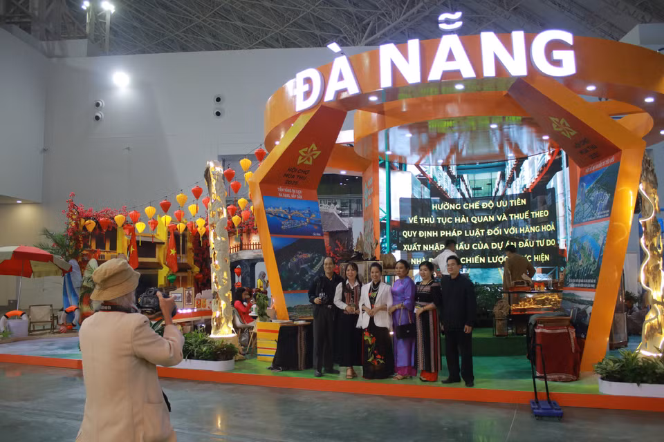Đây cũng là cơ hội để 34 tỉnh thành gây chú ý bằng gian hàng đẹp mắt, các sản phẩm địa phương đặc sắc và nổi bật. (Ảnh: Minh Anh/Vietnam+)