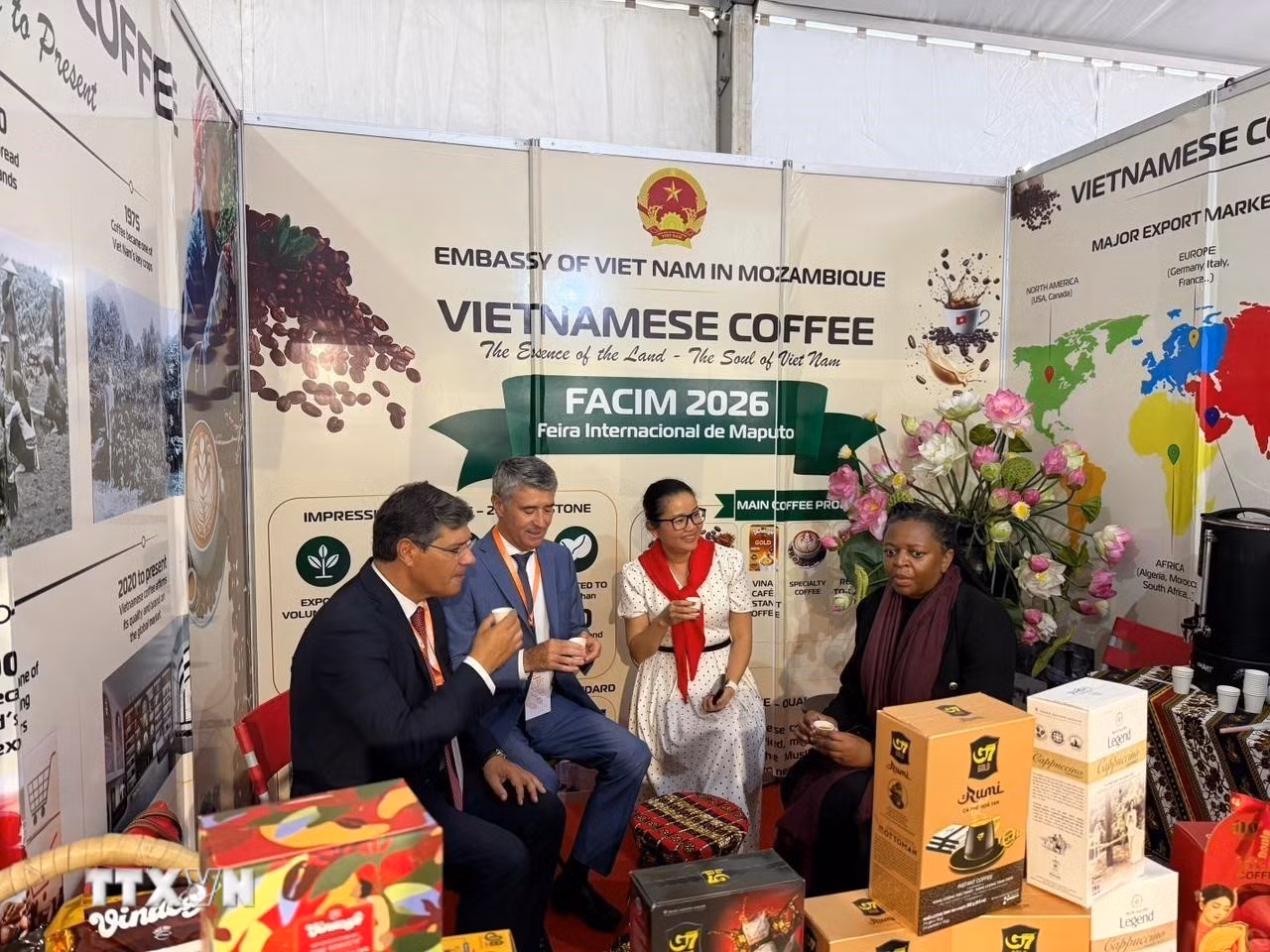 ttxvn-quang-ba-ca-phe-viet-tai-hoi-cho-facim-2026-tai-mozambique-8999254.jpg