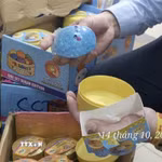 Sản phẩm đồ chơi trẻ em nhập lậu tại một cơ sở kinh doanh trên phố Đồng Xuân, phường Hoàn Kiếm, Hà Nội. (Ảnh: TTXVN phát)