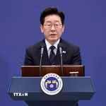 Tổng thống Hàn Quốc Lee Jae Myung phát biểu tại cuộc họp báo ở Seoul. (Ảnh: Yonhap/TTXVN phát)