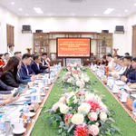Quang cảnh buổi làm việc giữa lãnh đạo tỉnh Phú Thọ với Đoàn Tổ chức xã hội toàn Nga Opora Rossii Chi nhánh Sakhalin, Liên bang Nga. (Ảnh: Hoàng Hùng/TTXVN)