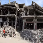Tòa nhà bị phá hủy tại Jabalia, Dải Gaza. (Ảnh: THX/TTXVN)