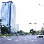 Đoạn từ đường La Thành, lối xuống đường Vành đai 1 (đối diện Bệnh viện Phụ sản Hà Nội) đã hoàn tất phần nền. (Ảnh: Quốc Khánh/TTXVN)