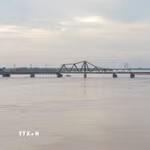 Việc nghiên cứu quy hoạch khu vực bãi sông vì vậy không thể được tiếp cận như một dự án phát triển đô thị thông thường. (Ảnh: Phan Phương/TTXVN)