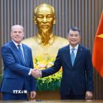 Thủ tướng Lê Minh Hưng tiếp ông Jim Nickel, Đại sứ Canada tại Việt Nam. (Ảnh: Dương Giang/TTXVN)