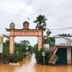 Nhiều khu dân cư tại xã Ái Tử (Quảng Trị) bị ngập lụt do mưa lớn. (Ảnh: Tường Vi/TTXVN)