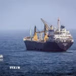 Tàu thuyền di chuyển trên Biển Đỏ. (Ảnh: IRNA/TTXVN)