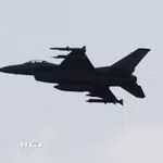 Máy bay chiến đấu F-16. (Ảnh: Yonhap/TTXVN phát)