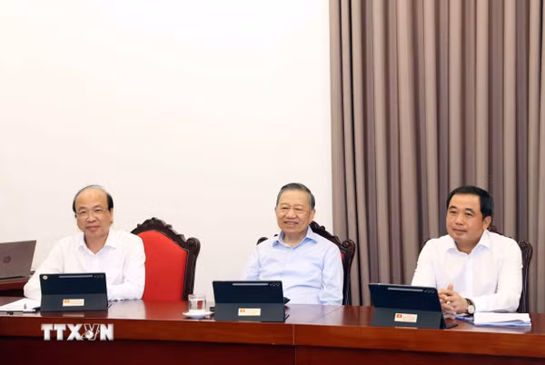 Ngày làm việc thứ nhất Hội nghị Trung ương 4, khóa XIV
