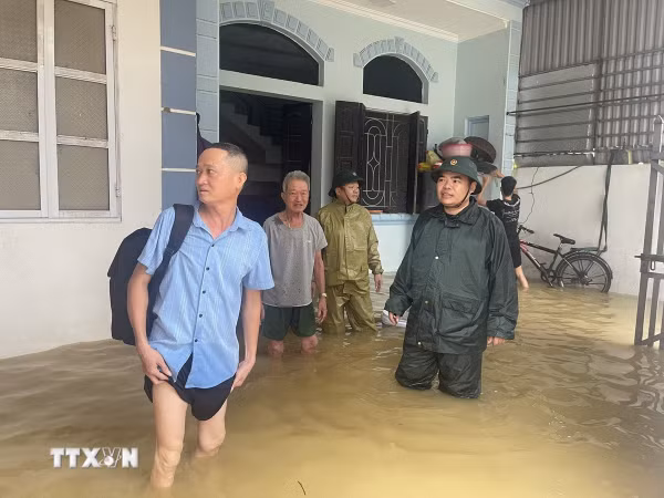 Hà Nội: Nước sông Bùi vượt báo động 3, hàng trăm hộ dân phải di dời