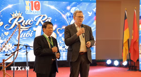 Câu lạc bộ Văn nghệ Tháng Mười: Nhịp cầu văn hóa Việt-Đức