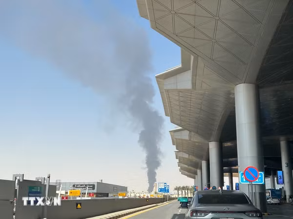 Houthi tiếp tục cảnh báo các hãng hàng không không sử dụng sân bay Saudi Arabia