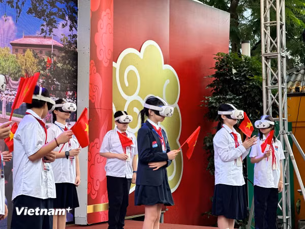 “Trở về thời khắc thiêng liêng” - Công nghệ VR đưa lịch sử đến gần giới trẻ