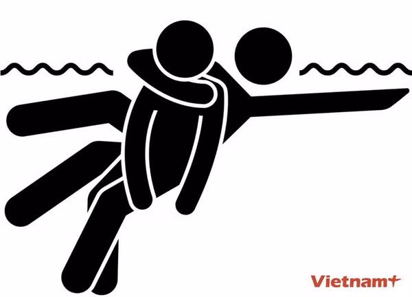 Quảng Trị: Tặng bằng khen cho nam thanh niên dũng cảm cứu sống 4 học sinh