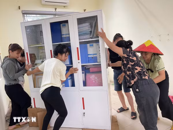 Hà Nội: Nhiều trường học ngoại thành phải điều chỉnh dạy học vì vẫn ngập