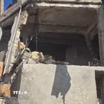 Tòa nhà bị phá hủy sau các cuộc không kích của Israel xuống Beit Jinn, Syria. (Ảnh: THX/TTXVN phát)