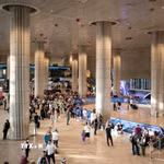 Hành khách tại sân bay quốc tế Ben Gurion ở gần Tel Aviv, Israel. (Ảnh tư liệu: THX/TTXVN)
