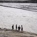Mưa lớn gây lũ lụt nghiêm trọng, ít nhất 68 người chết ở Ấn Độ và Nepal