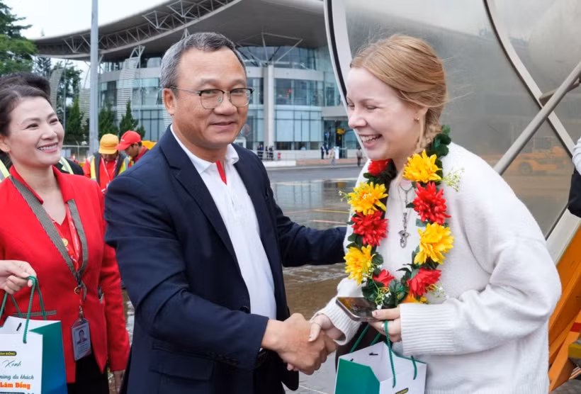 Hành khách vui mừng khi bay cùng Vietjet trên chuyến bay đầu tiên kết nối Thành phố Hồ Chí Minh và Colombo. 